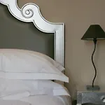 81 L\'Hotel